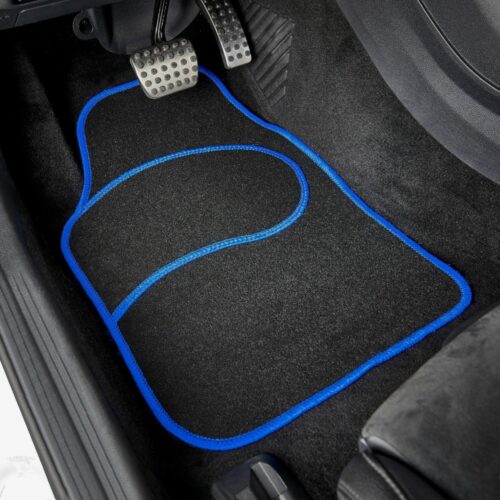Set 4 Covorase auto din Mocheta, model Universal, culoare Negru cu margine Albastra, dimensiuni fata 64 x 44cm | spate 44 x 29cm